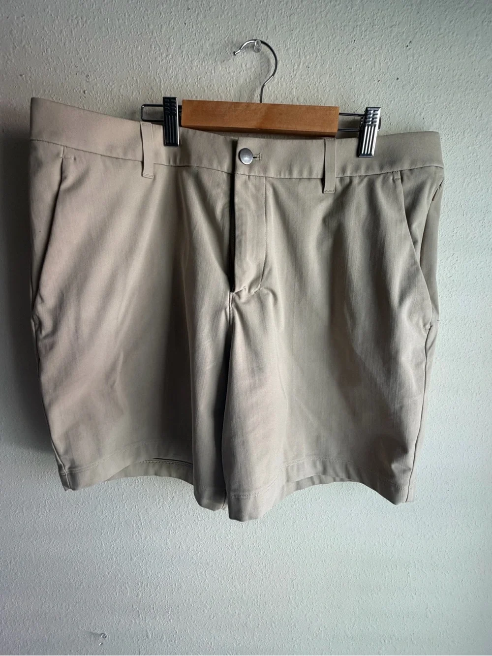 lululemon athletica Men's Khaki Flat-Front Performance Shorts